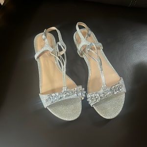 Jewel Badgley Mischka Paulina sandal women’s size 6. Worn once. Like new.